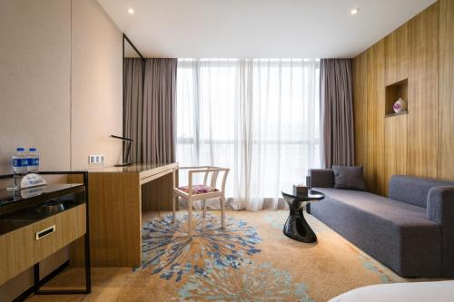 room detail thumbnail 2