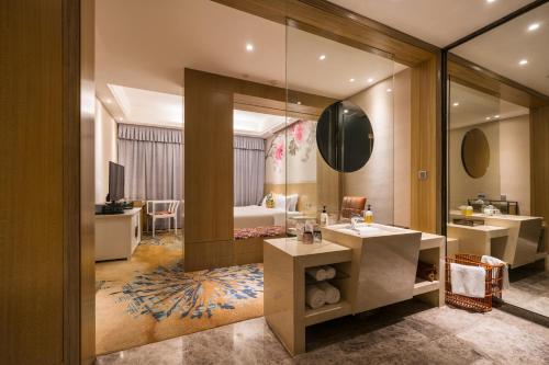 room detail thumbnail 2