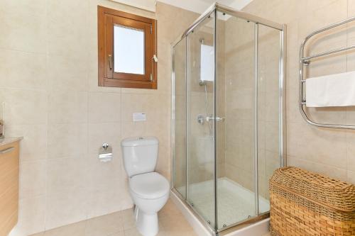 2 bedroom Apartment Asulon with communal pools Aphrodite Hills Resort - image 10