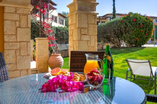 2 bedroom Apartment Asulon with communal pools Aphrodite Hills Resort - image 5