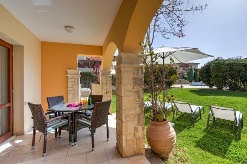 2 bedroom Apartment Asulon with communal pools Aphrodite Hills Resort - image 9