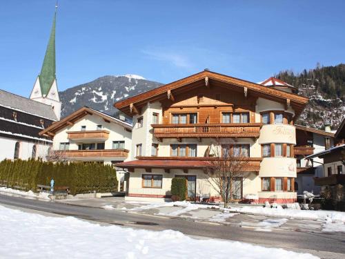 Attractive holiday home in Kaltenbach on the ski slope