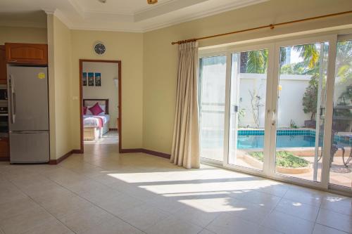 Private pool 2BDR beach@200m
