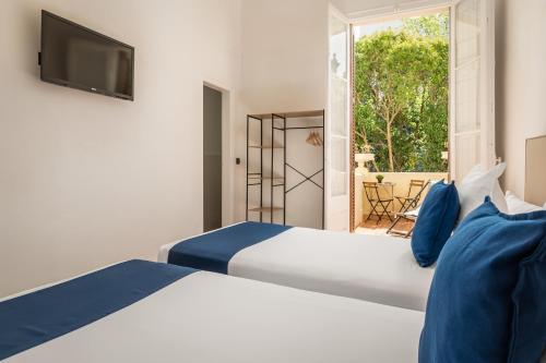 Double or Twin Room with Terrace image 3