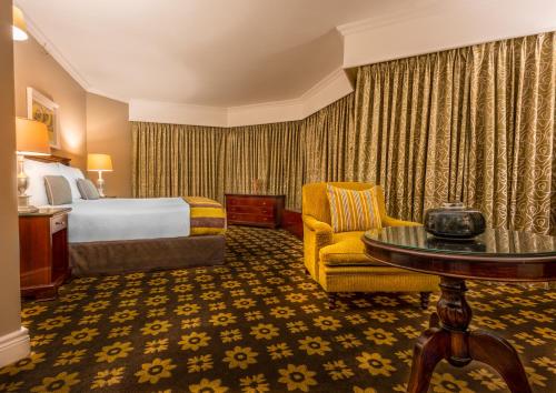 Hemingways Hotel