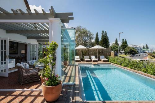 Piscine, La Fontaine Guest House in Hermanus