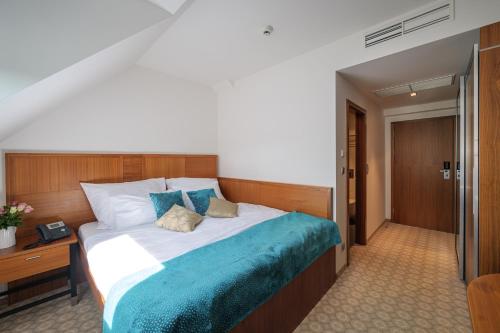 Hotel Silenzio - image 14