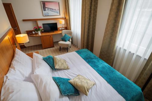 1 queen bed