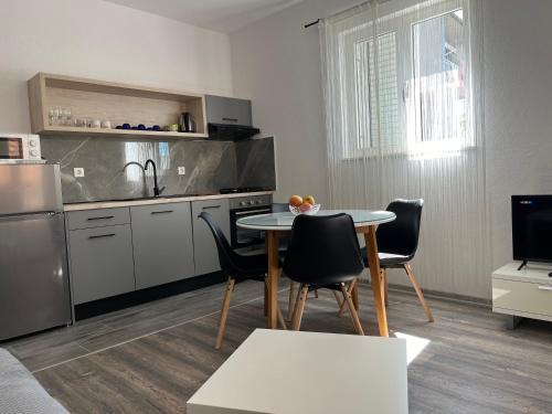 Apartment Makarska M&I FREE PRIVATE PARKING - image 2