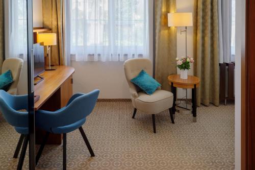 Hotel Silenzio - image 12