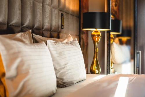 Grand Poet Hotel and SPA by Semarah