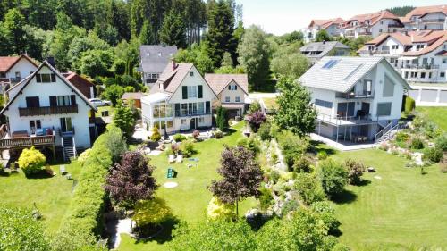 Wolfsgrund Villa und/oder Apartment - Luxus in Seenähe mit tollem Garten