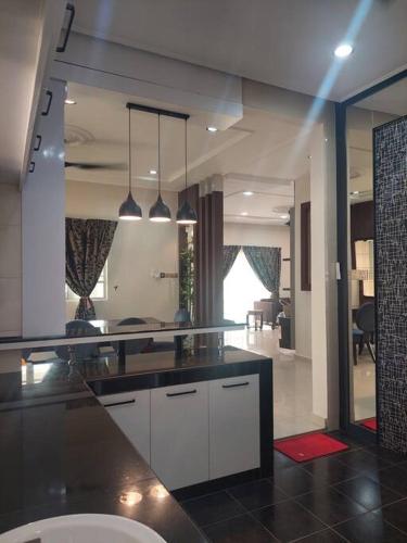 Luxurious Villa w/ Swimming pool, BBQ, Smart TV in Lukut