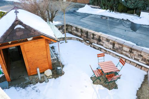 Wolfsgrund Villa und/oder Apartment - Luxus in Seenähe mit tollem Garten