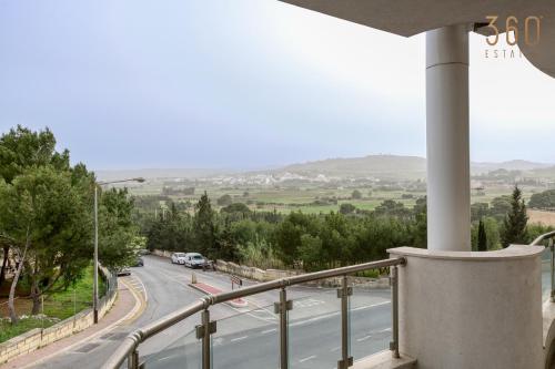 Beautiful 3BR Apt with Panoramic Terrace in Qawra by 360 Estates