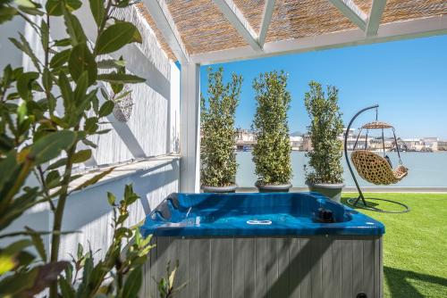 Sea Breeze Suite with Jacuzzi