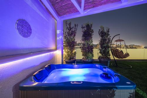 Sea Breeze Suite with Jacuzzi