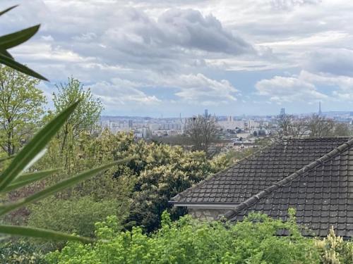 Villa de 185 m2 à 15 mn de Gare du Nord Paris avec vue sur la Tour Eiffel