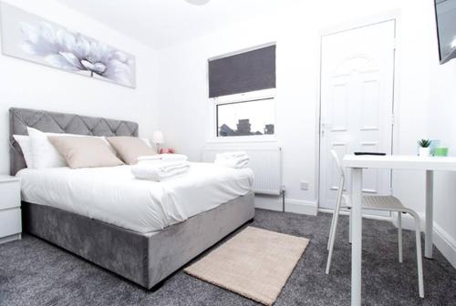 SAV - 4 Bed Town House, Harrow