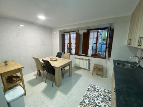 Casa estilo rural con jardín entre playa y montaña (Casa estilo rural con jardin entre playa y montana) in Caravia