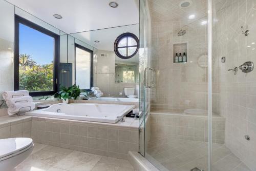 Hollywood Hills Chateau Marmont Villa in Los Angeles, USA