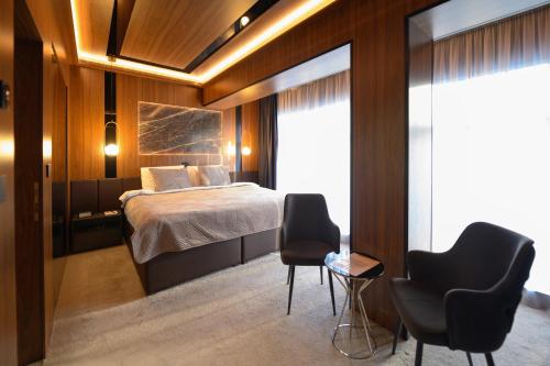 545171350 Hotel Macedonia Square