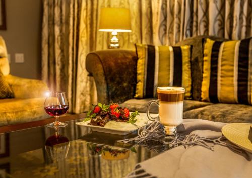 Hemingways Hotel - image 3