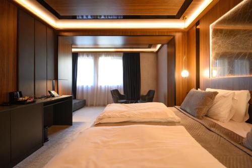 545172861 Hotel Macedonia Square