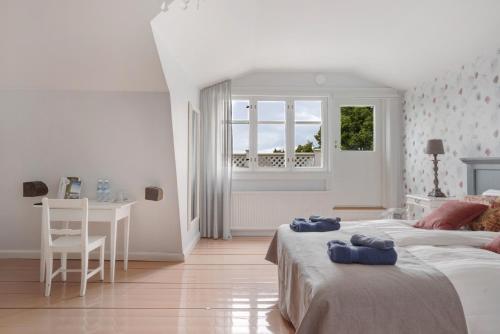 2 twin beds