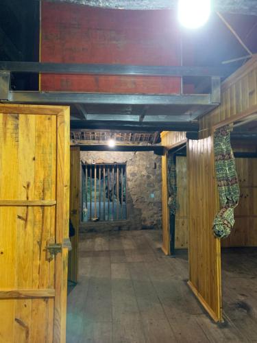 Nhà Cổ Bản Giốc Homestay - Làng đá Khuổi Ky (Nha Co Ban Gioc Homestay - Lang đa Khuoi Ky) in Chong Ho