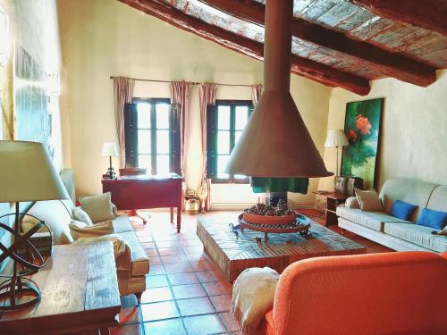 Koplietošanas atpūtas telpa ar TV, Masía Finca La Sazadilla con Piscina (Masia Finca La Sazadilla con Piscina) in Manzanera
