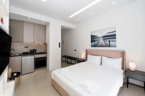 Minimal Studio with Balcony in Central Athens, Athens