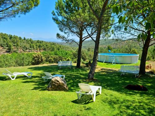 Peldbaseins, Masía Finca La Sazadilla con Piscina (Masia Finca La Sazadilla con Piscina) in Manzanera