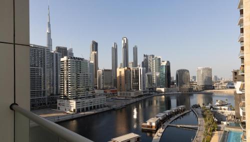 Prime Spacious 2 BR Apt, Burj Khalifa & Canal View - Scala Tower, Dubaï
