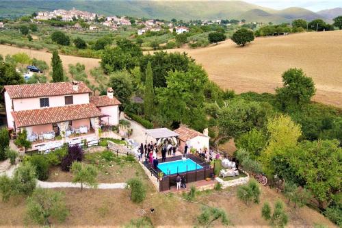 Casale con piscina in collina - Borghi Silenti -