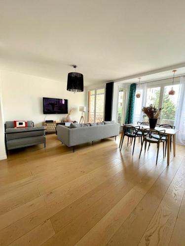 Stylish modern large 2 Bedrooms 5 min close to Paris - Location saisonnière - Levallois-Perret