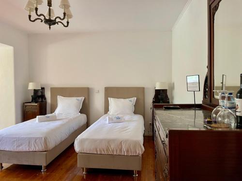 2 twin beds
