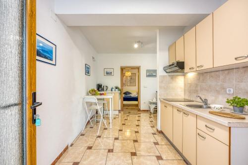 Apartment Daisy - image 11