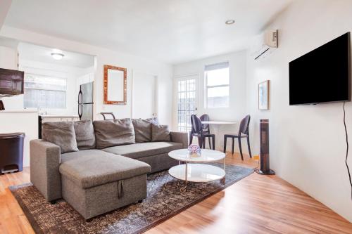 Beachy Venice Bungelow off Abbot Kinney in Los Angeles (CA)