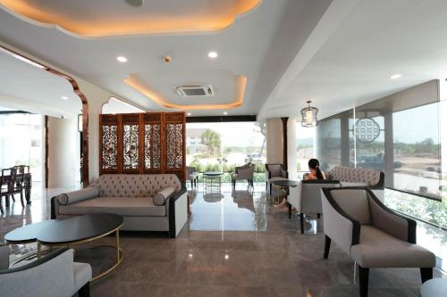 Aura Hotel Hatyai in Nam Noi