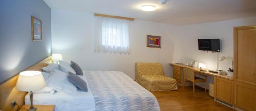 Economy Twin Room - Ground Floor image 10