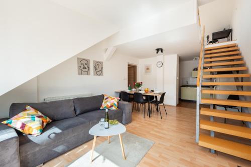 2-level apartment with large balcony