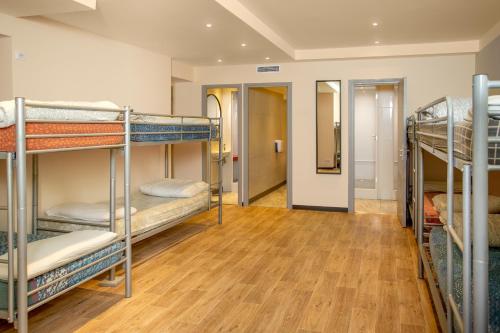 Villa Saint Exupéry Beach - Hostel Room Type - Single Bed in 12-Bed Female Dormitory Room