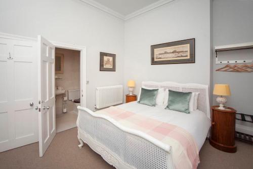 Beautiful City Centre Apartment - Bath, Bath (photo 3)