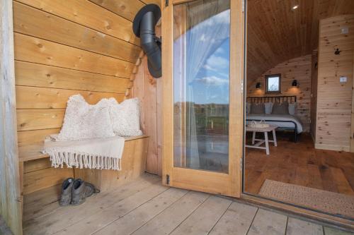 Exterior view, Glamping Pod 4 Truce in Cayton