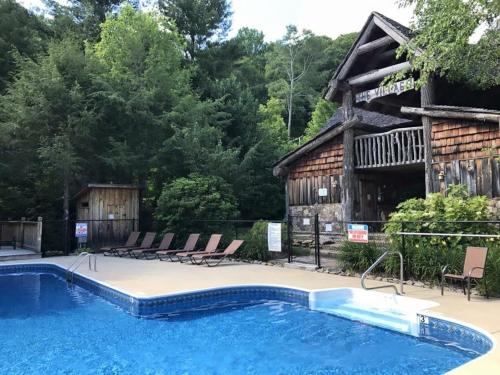 Mountainside 202 Townhome - Pet Friendly in Swiss, USA