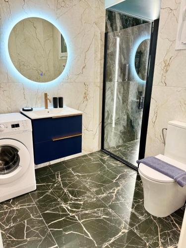 Victoria Secret Suite greendom, Афины
