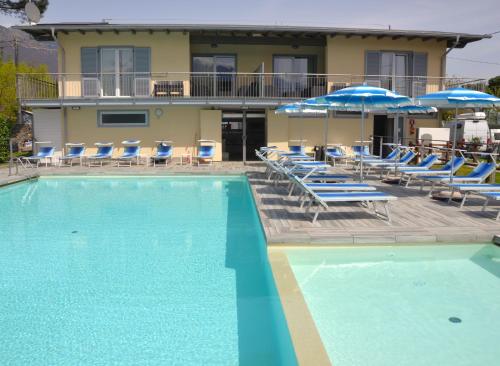 Apartment with Pool View