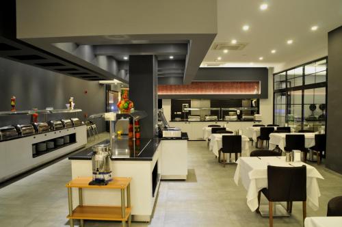 Green Garden Suites Hotel - image 12