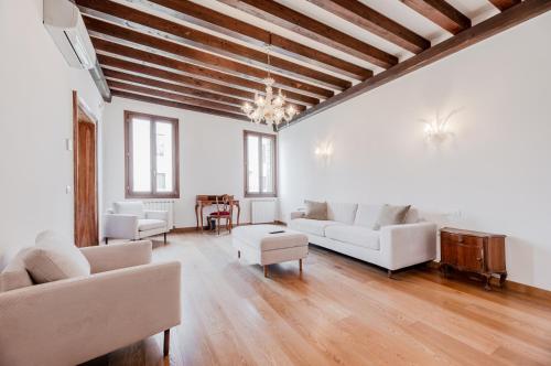GuestHost - Elegant Apartment near Piazza San Marco, Benátky